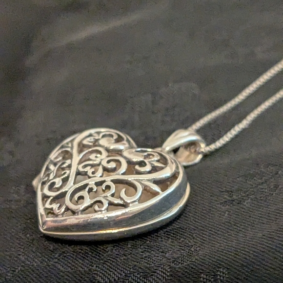 Vintage Art Deco Intricate Filigree 925 Sterling Heart Locket Pendant Necklace - Picture 4 of 10